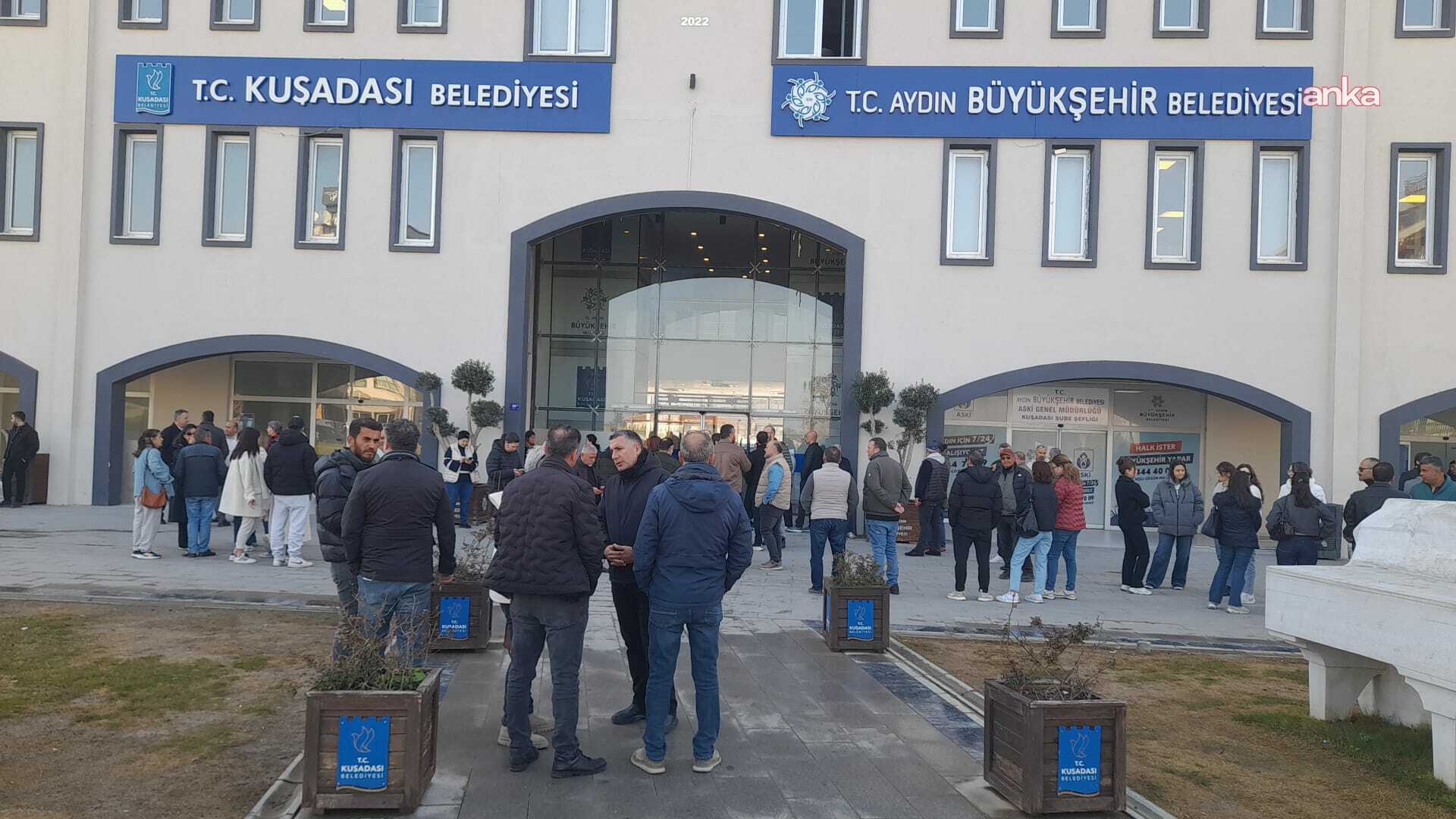 Kuşadası Belediyesi’ne operasyon: 15 gözaltı