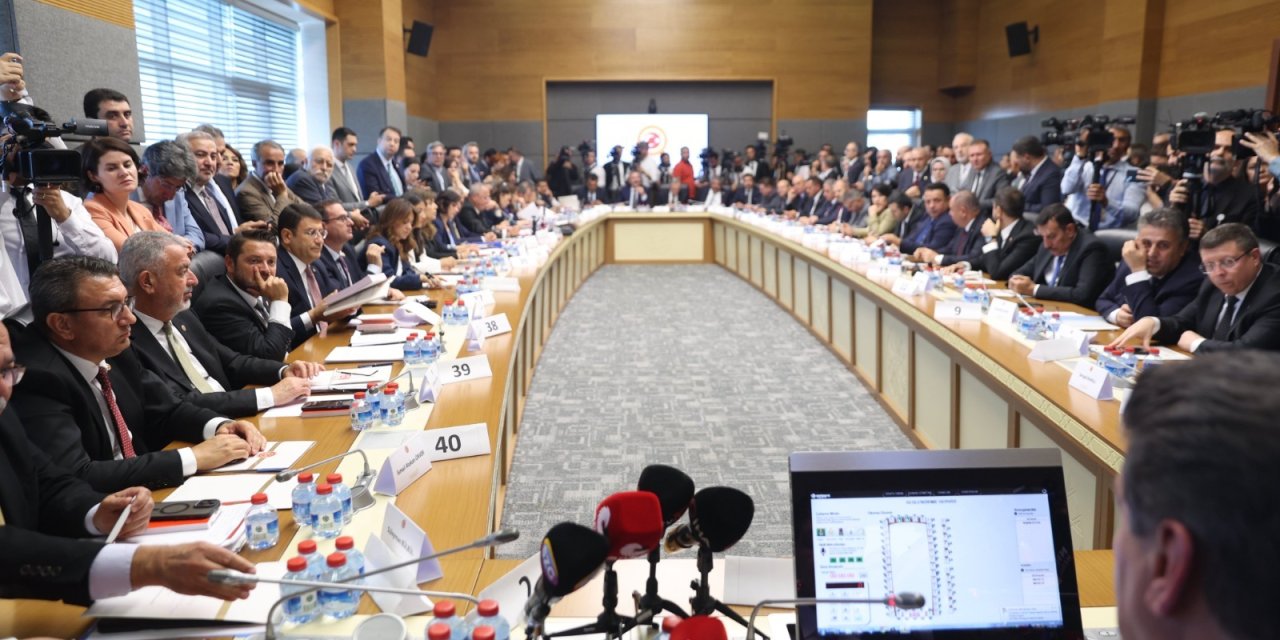 AK Partili Abdulhamit Gül: Bu yasayla silahlar susacak, demokrasi ve adalet güçlenecektir