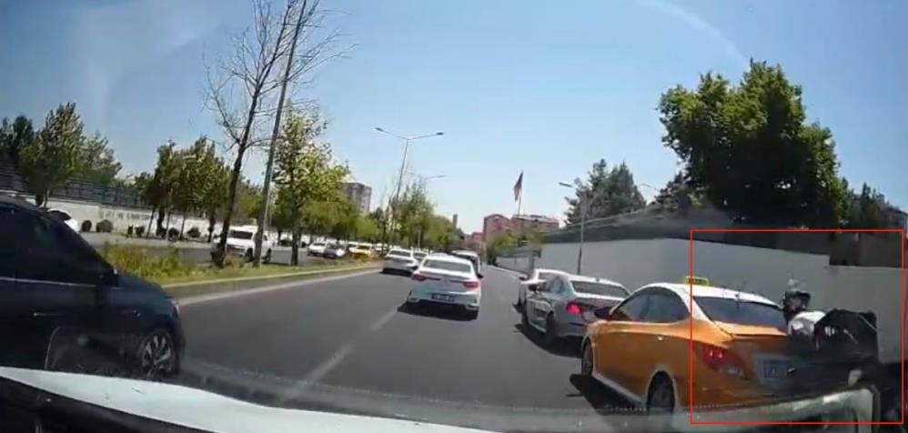 Diyarbakır’da motosiklet kazası kamerada