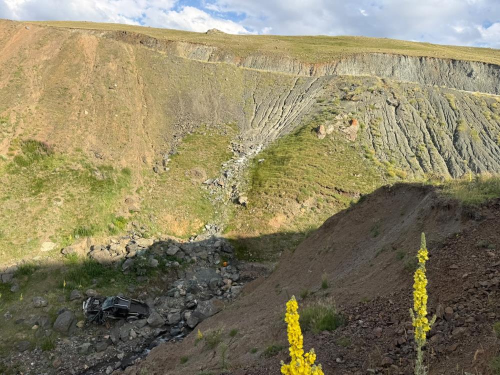 Feci kaza: 150 metrelik uçuruma yuvarlandı