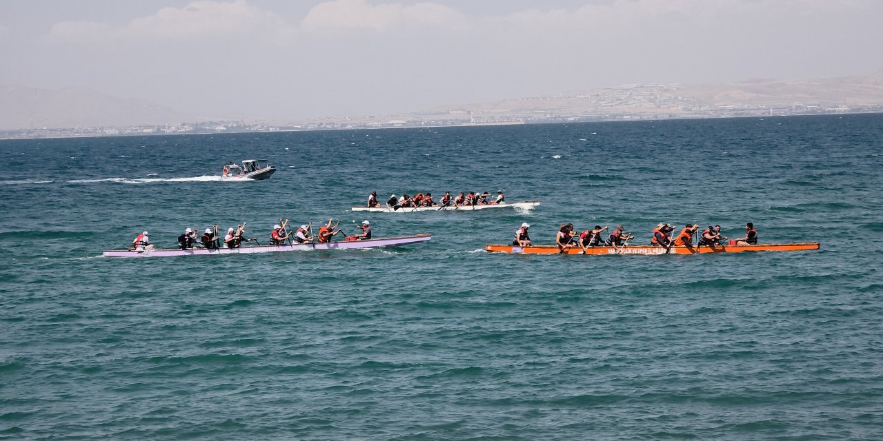Van'da düzenlenen 12. Su Sporları Festivali coşkuyla sona erdi