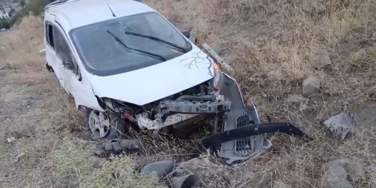 Batman'da hafif ticari araç takla attı: 1 yaralı
