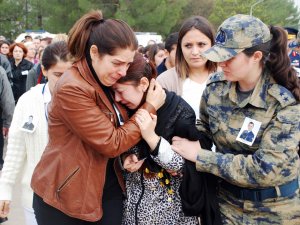 GÖZYAŞLARI İLE UĞURLANDI