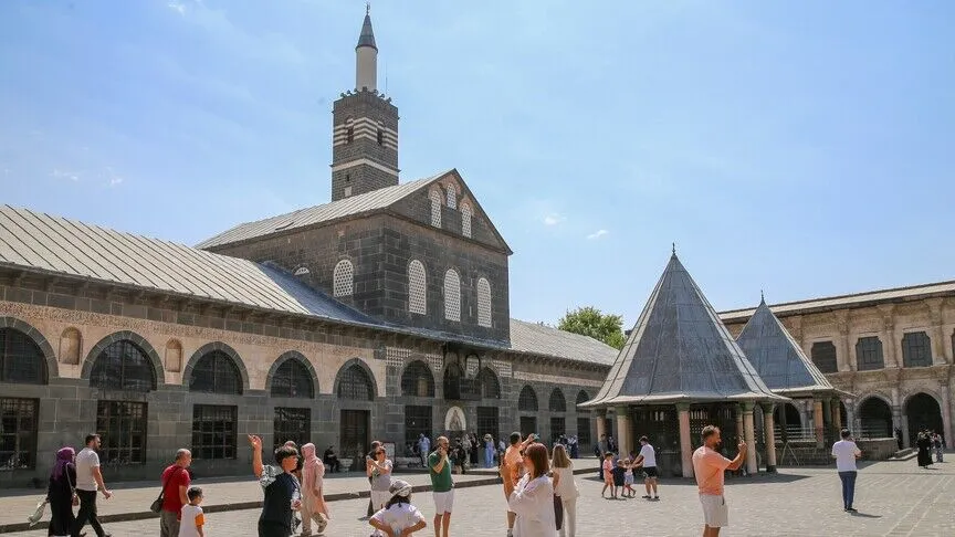 Amedspor sahada, Diyarbakır turizmde kazanacak