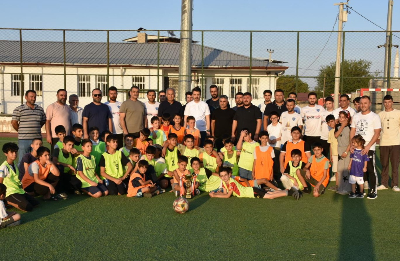 Şampiyonluk kupası Hani Kaymakamı Kalaycıoğlu’na takdim edildi