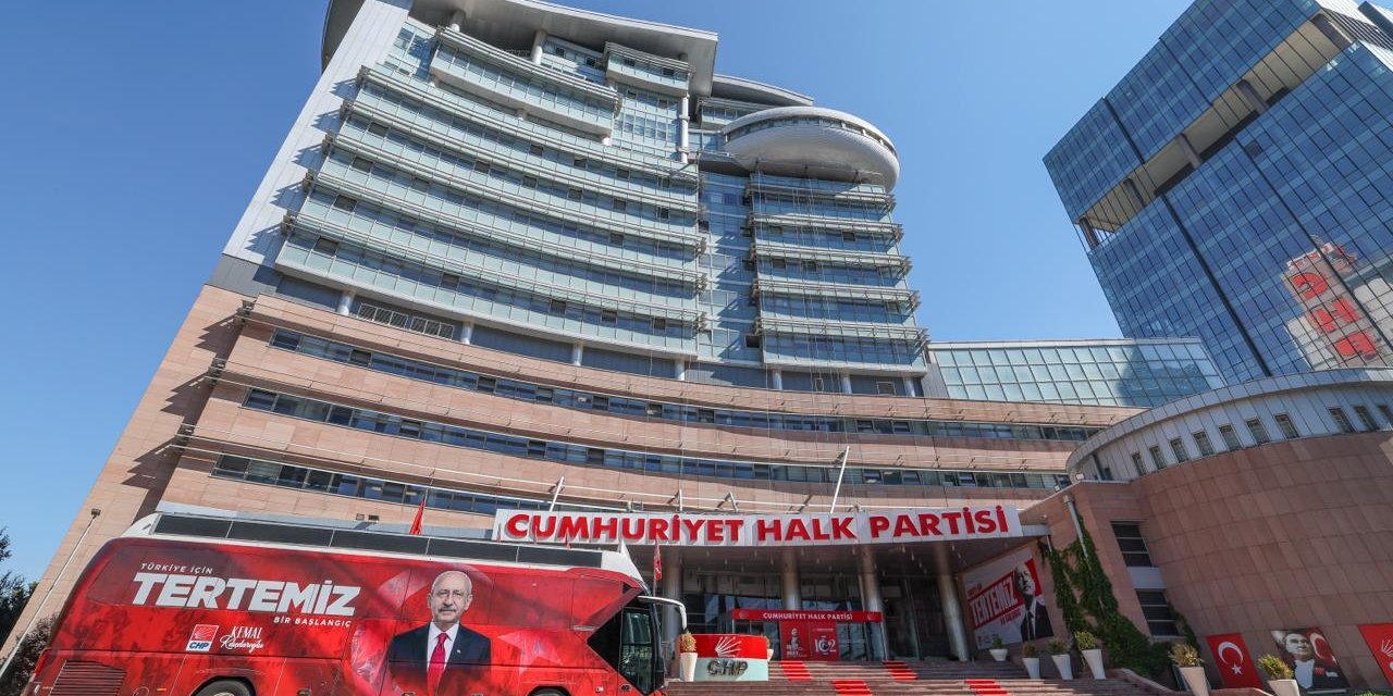 CHP'de yeni otobüs giydirmesi
