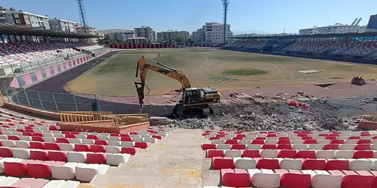 Van Stadyumu yıkılıyor