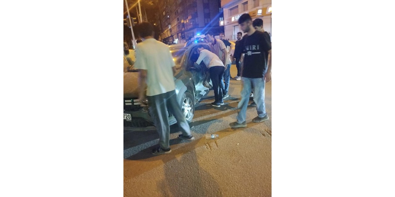 Mardin'de ambulans ile otomobil çarpıştı
