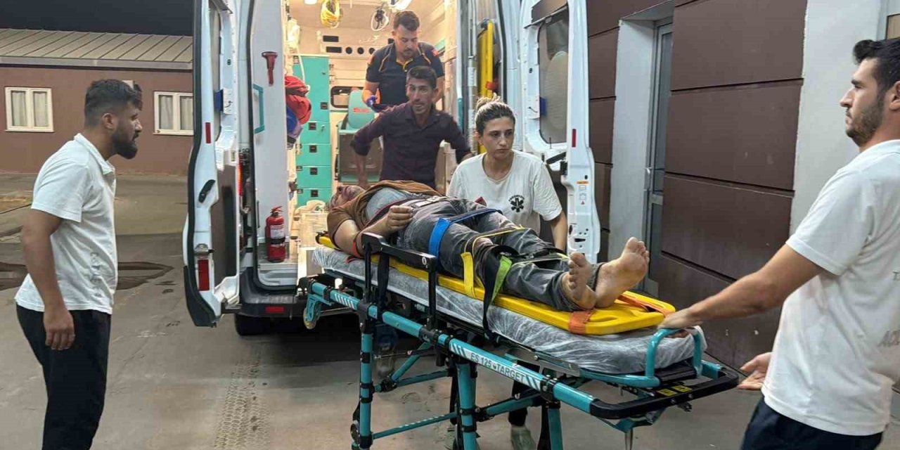 Motosiklet ile otomobil çarpıştı: 2 yaralı