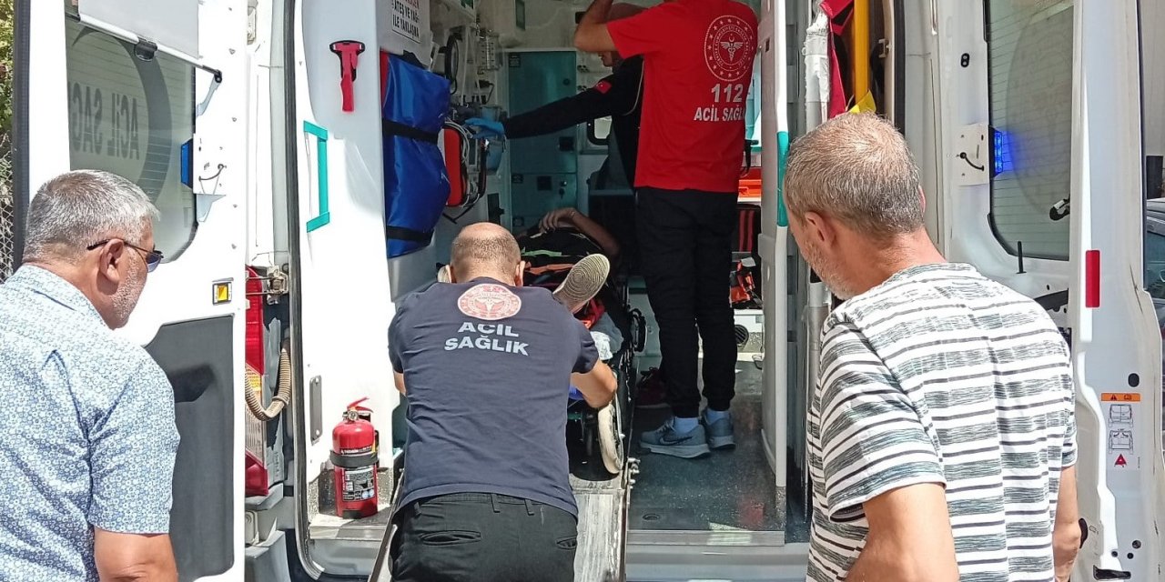 Motosiklet ile otomobil çarpıştı: 1 yaralı