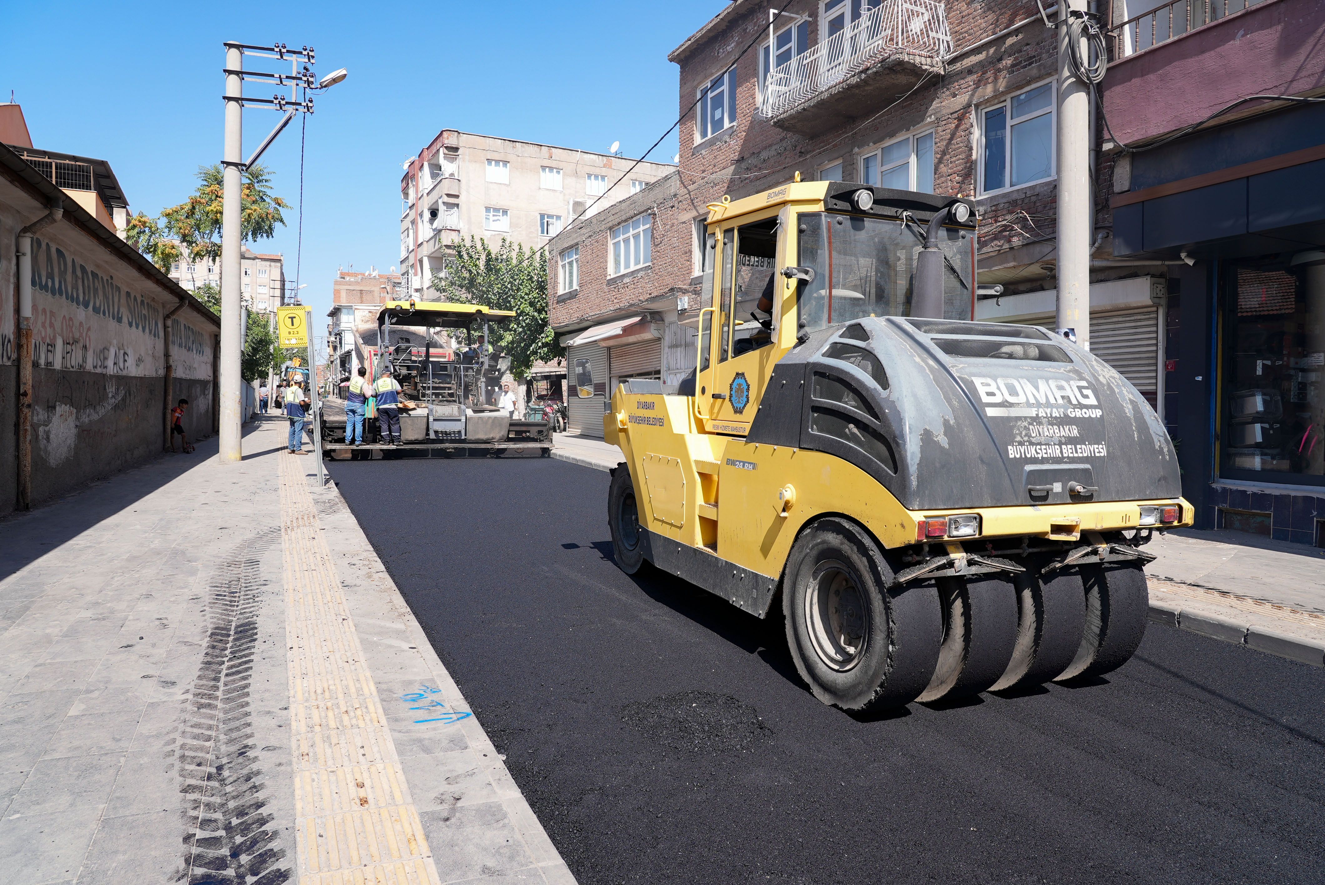 Bağlar’da 5 cadde sıcak asfaltla yenileniyor