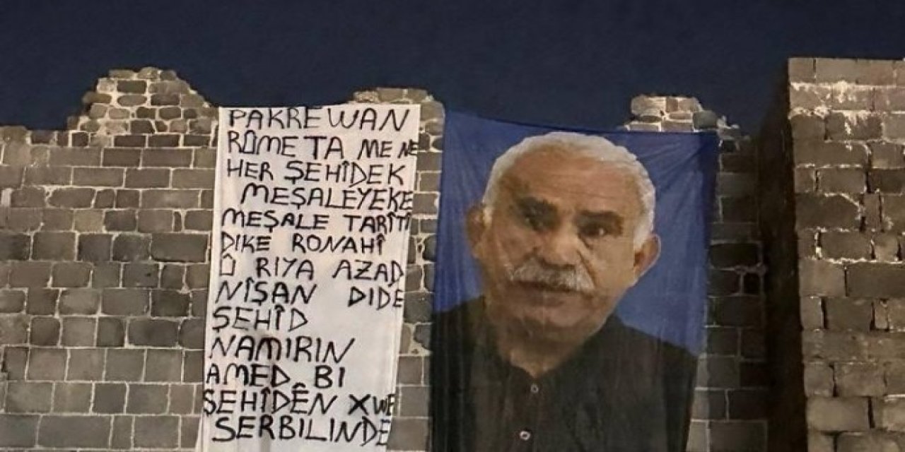 Diyarbakır surlarına Öcalan posteri asıldı