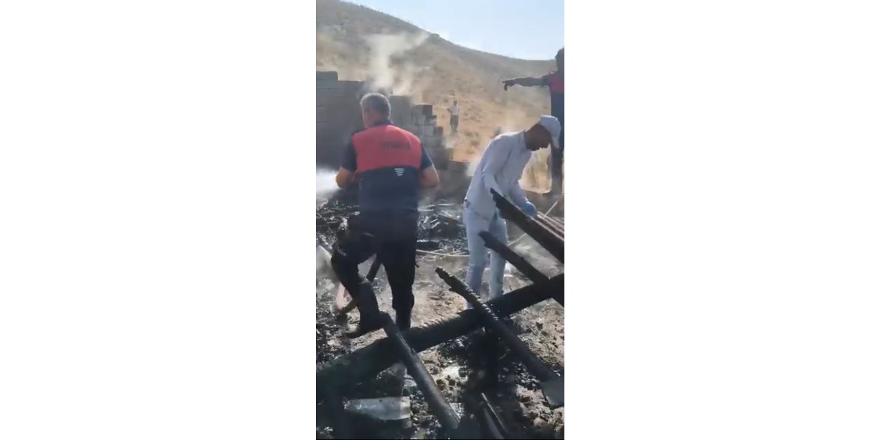Hakkari’de ev yangını: Tek katlı ev kullanılamaz hale geldi