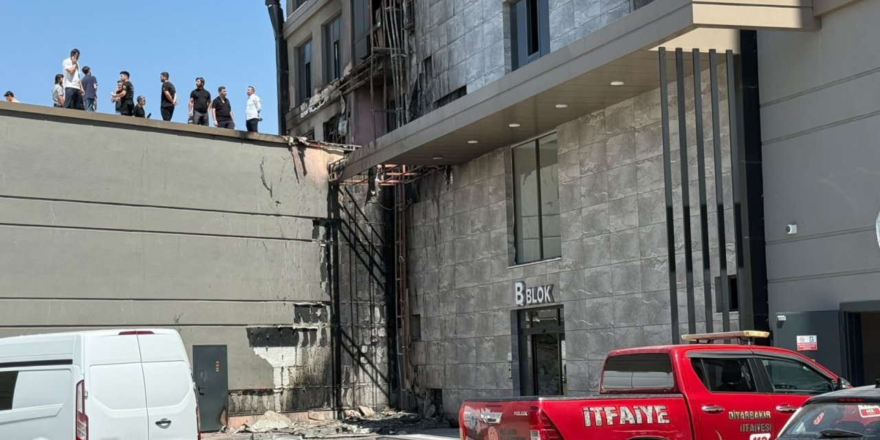 Diyarbakır’da 12 katlı plazadaki yangında facianın önüne geçildi
