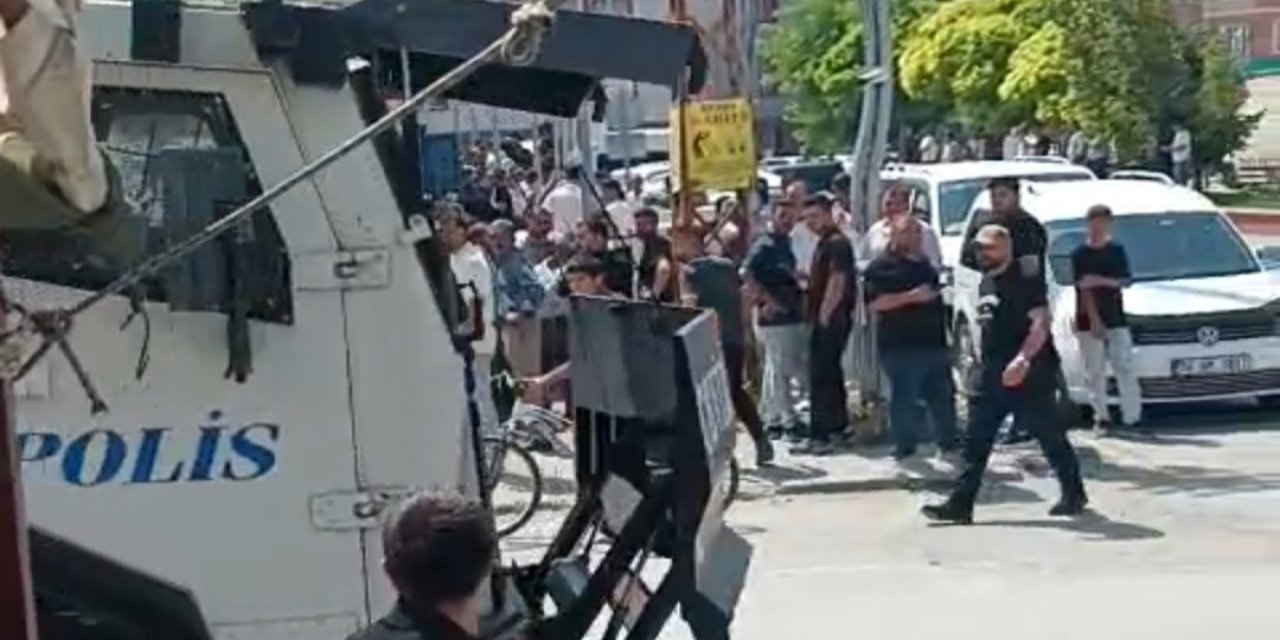 Van’da iki aile arasında taşlı sopalı kavga: TOMA ile müdahale edildi