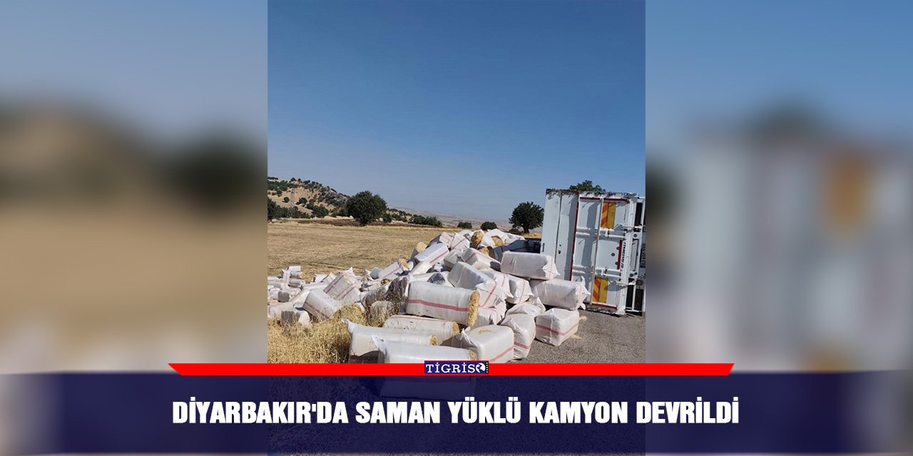 Diyarbakır'da saman yüklü kamyon devrildi
