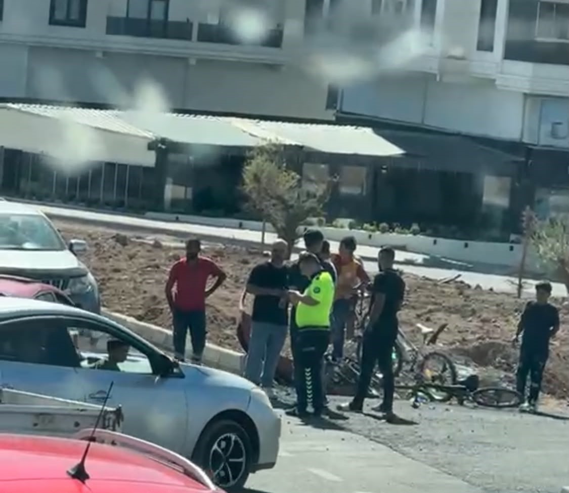 Otomobil ile bisiklet çarpıştı: 2 yaralı