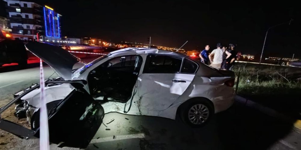 Kamyonet ile otomobil çarpıştı: 5 yaralı