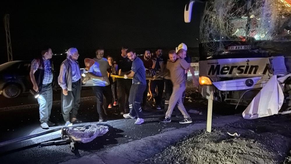 İki yolcu otobüsü çarpıştı: 13 yaralı