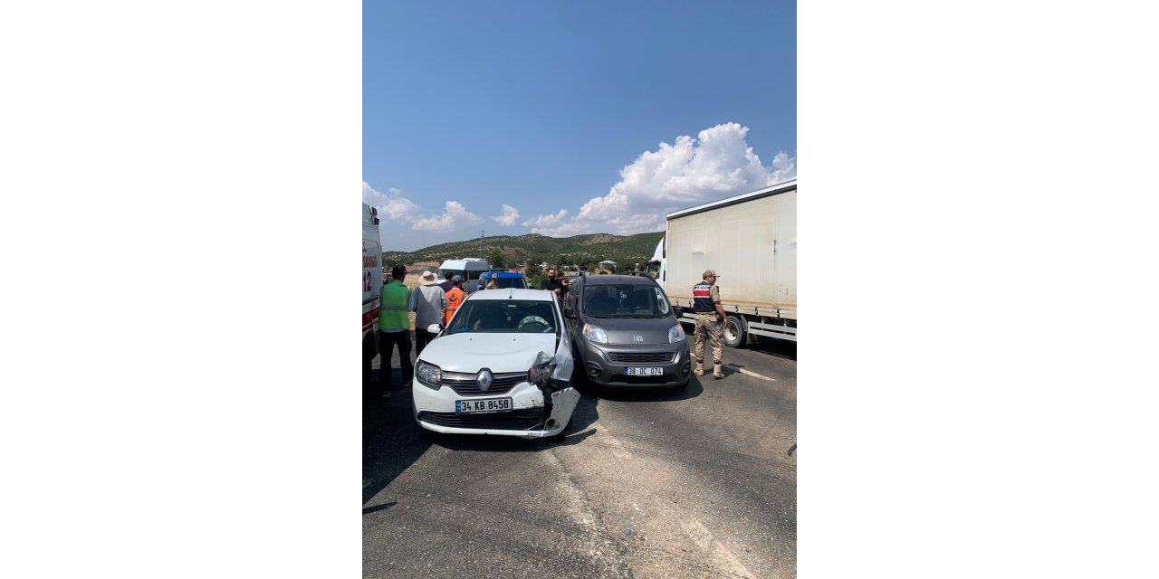 Bingöl iki araç çarpıştı: 2 yaralı