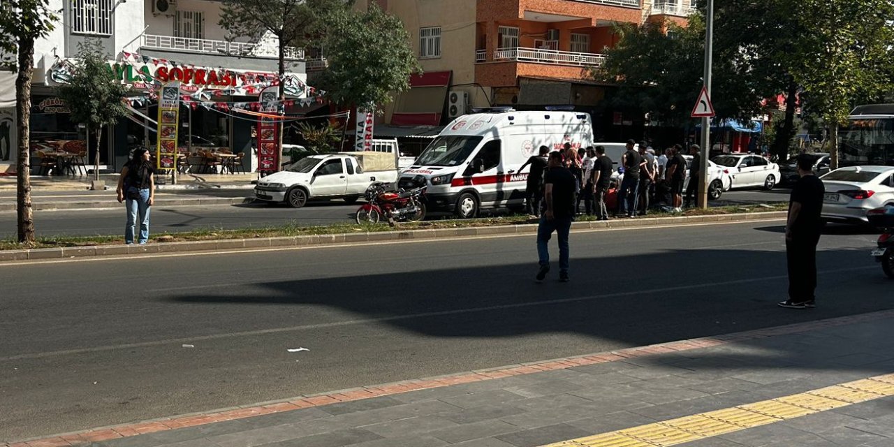 Diyarbakır’da motosikletin çarptığı yaya yaralandı