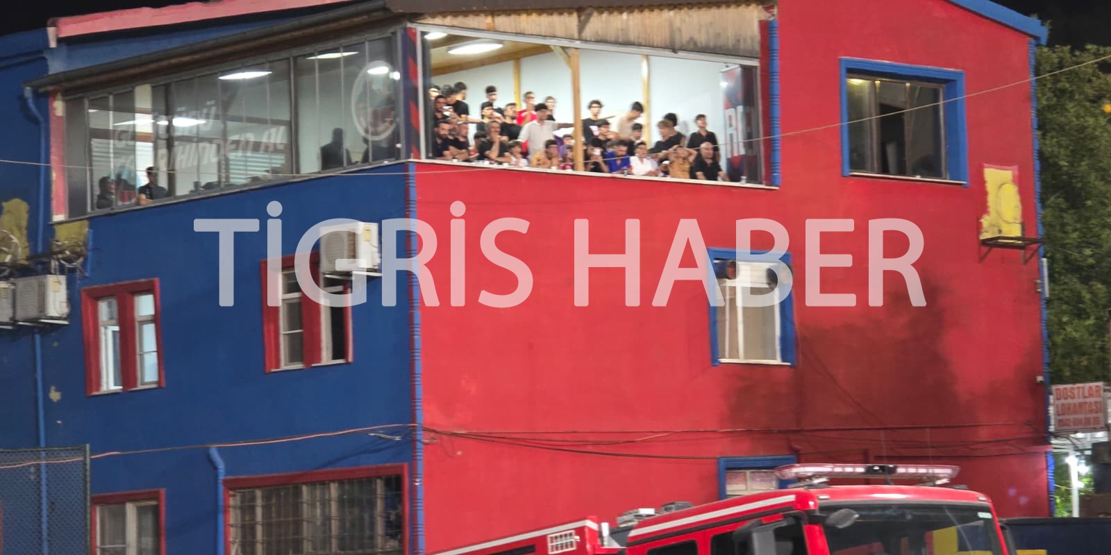 Mardin’de tribünler doldu taraftar damlarda izledi