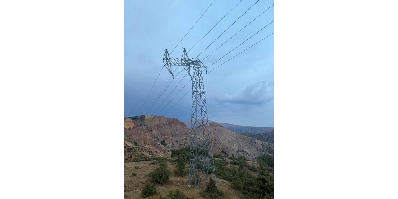 Fırtına nedeniyle 8 köyde elektrik kesildi