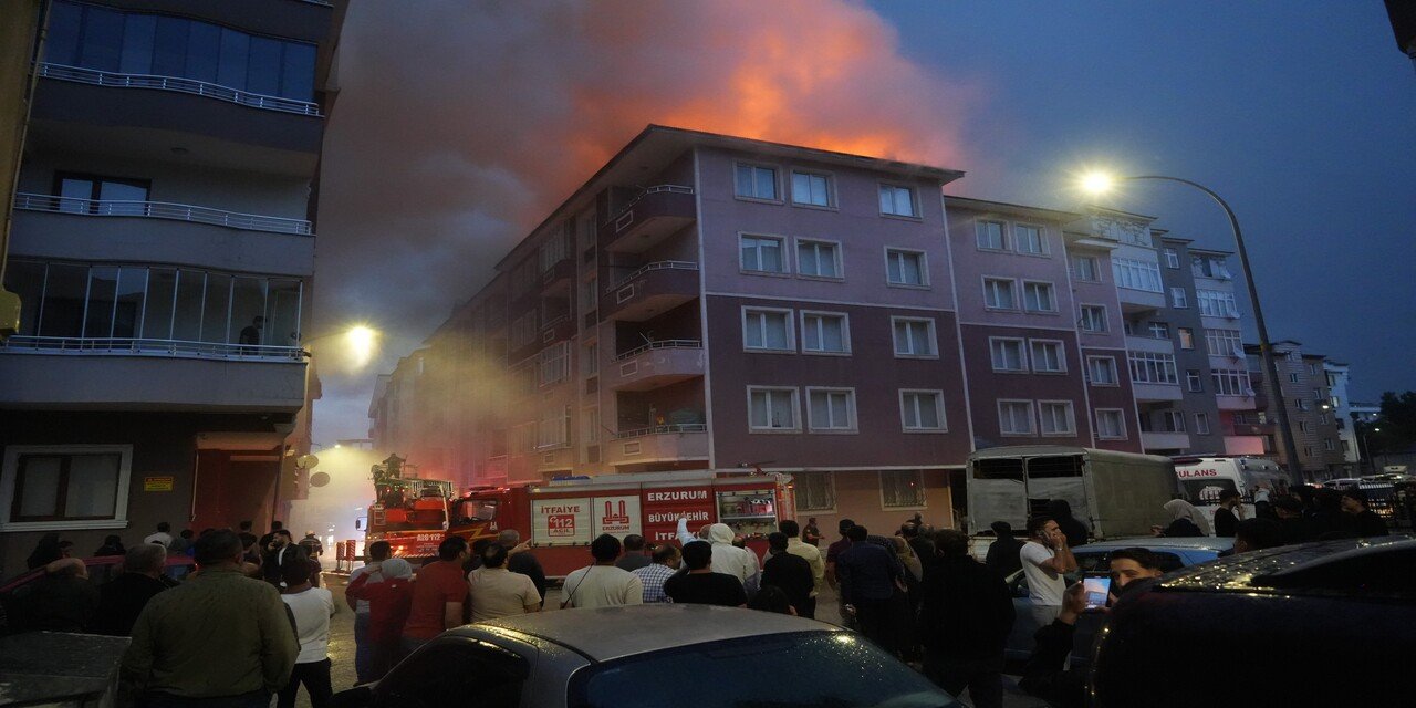 Erzurum'da korkutan çatı yangını