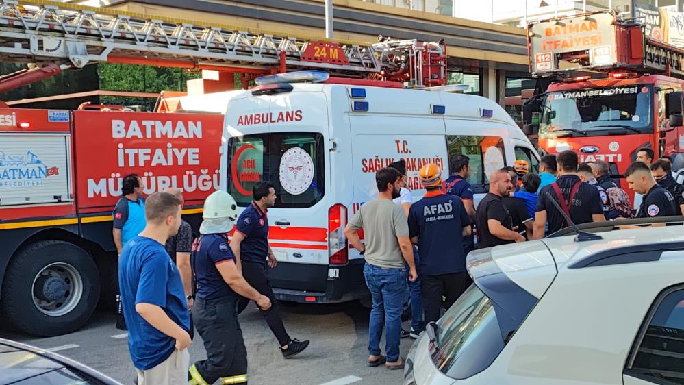 Batman'da çıkan yangında Bakan Şimşek'in yeğeni hayatını kaybetti