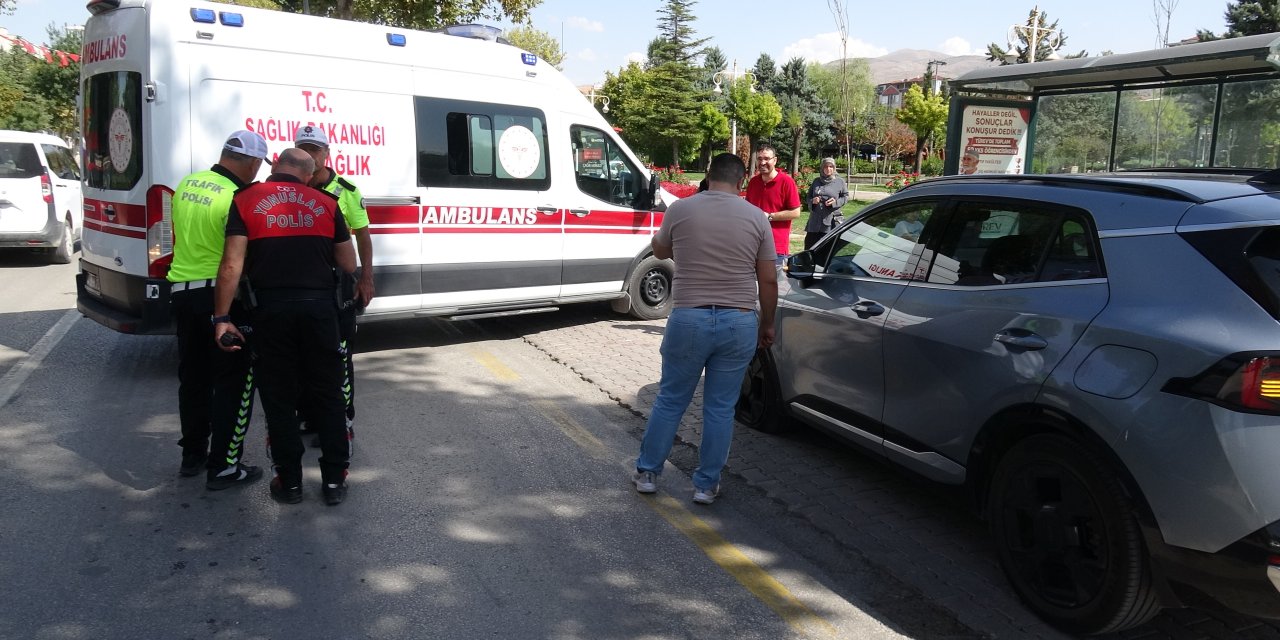 Otomobil ile motosiklet çarpıştı: 1 yaralı