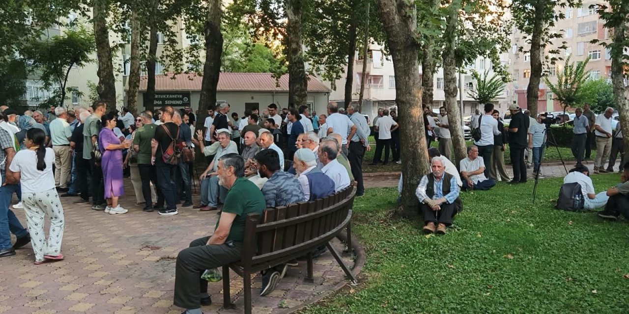 Barış yürüyüşü için vatandaşlar toplanmaya başladı