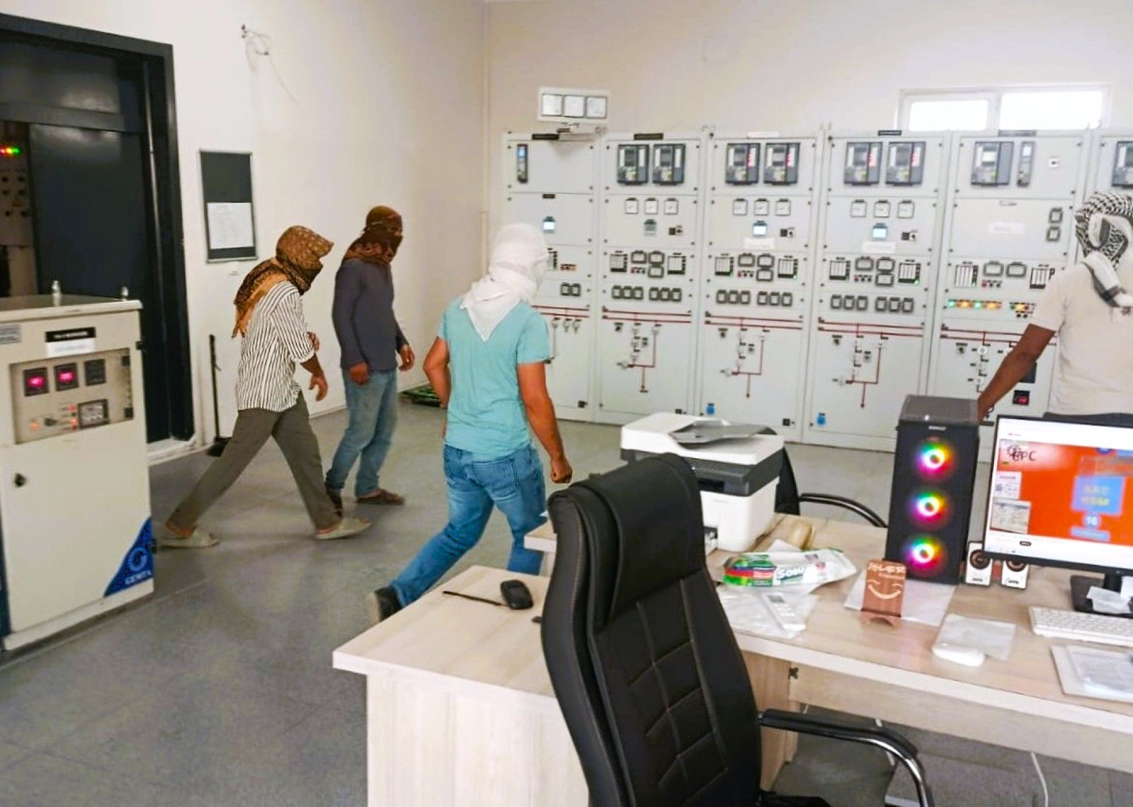 Yüzü kapalı kişiler trafoya girdi, facianın eşiğinden dönüldü