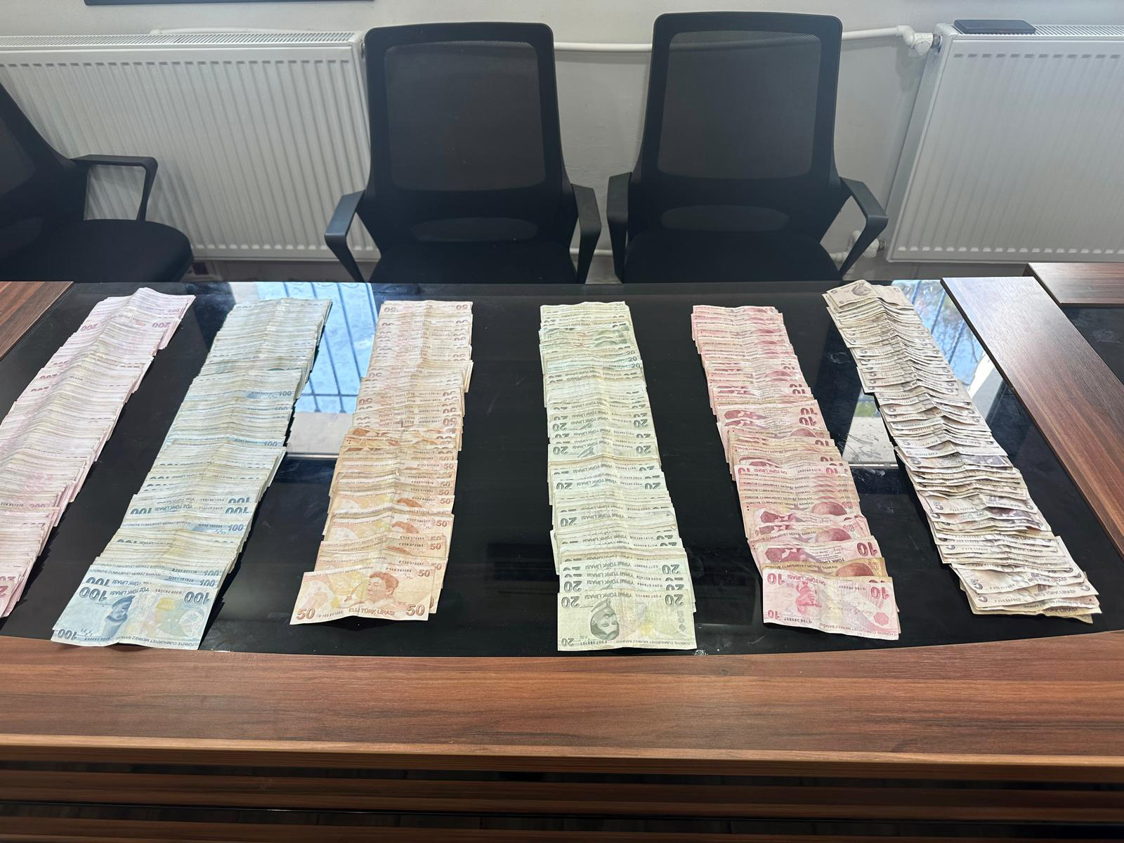 Dilencinin üzerinden 60 bin lira çıktı