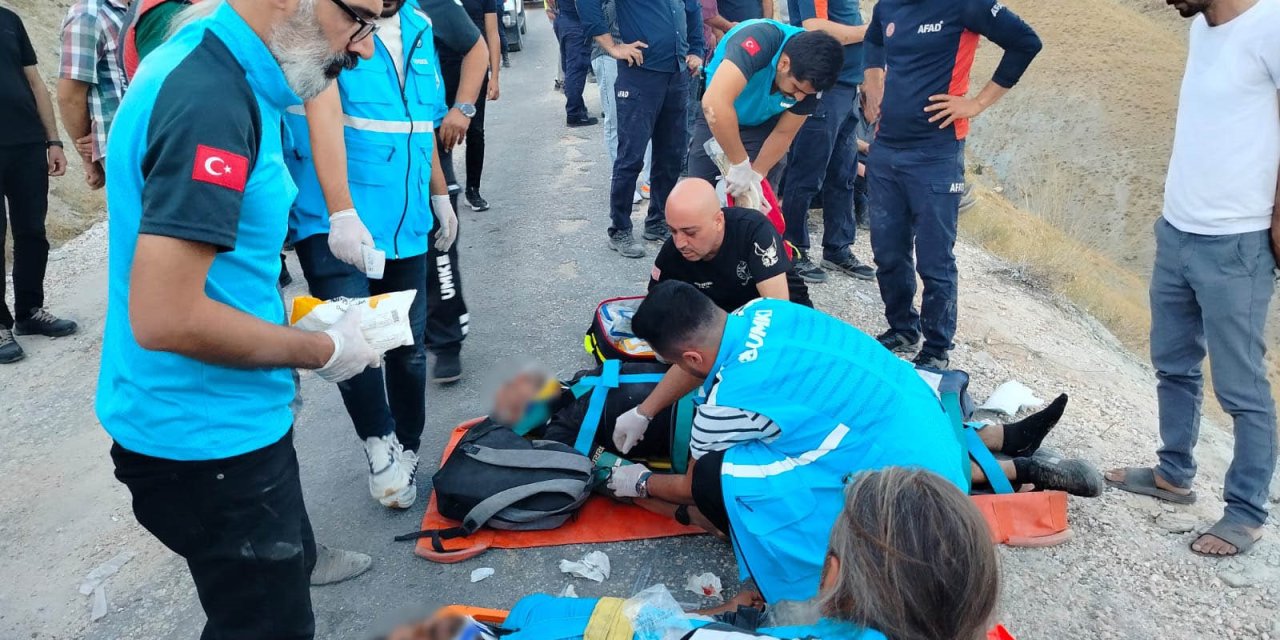 Elazığ’da minibüs uçuruma yuvarlandı: 5'i ağır 13 yaralı