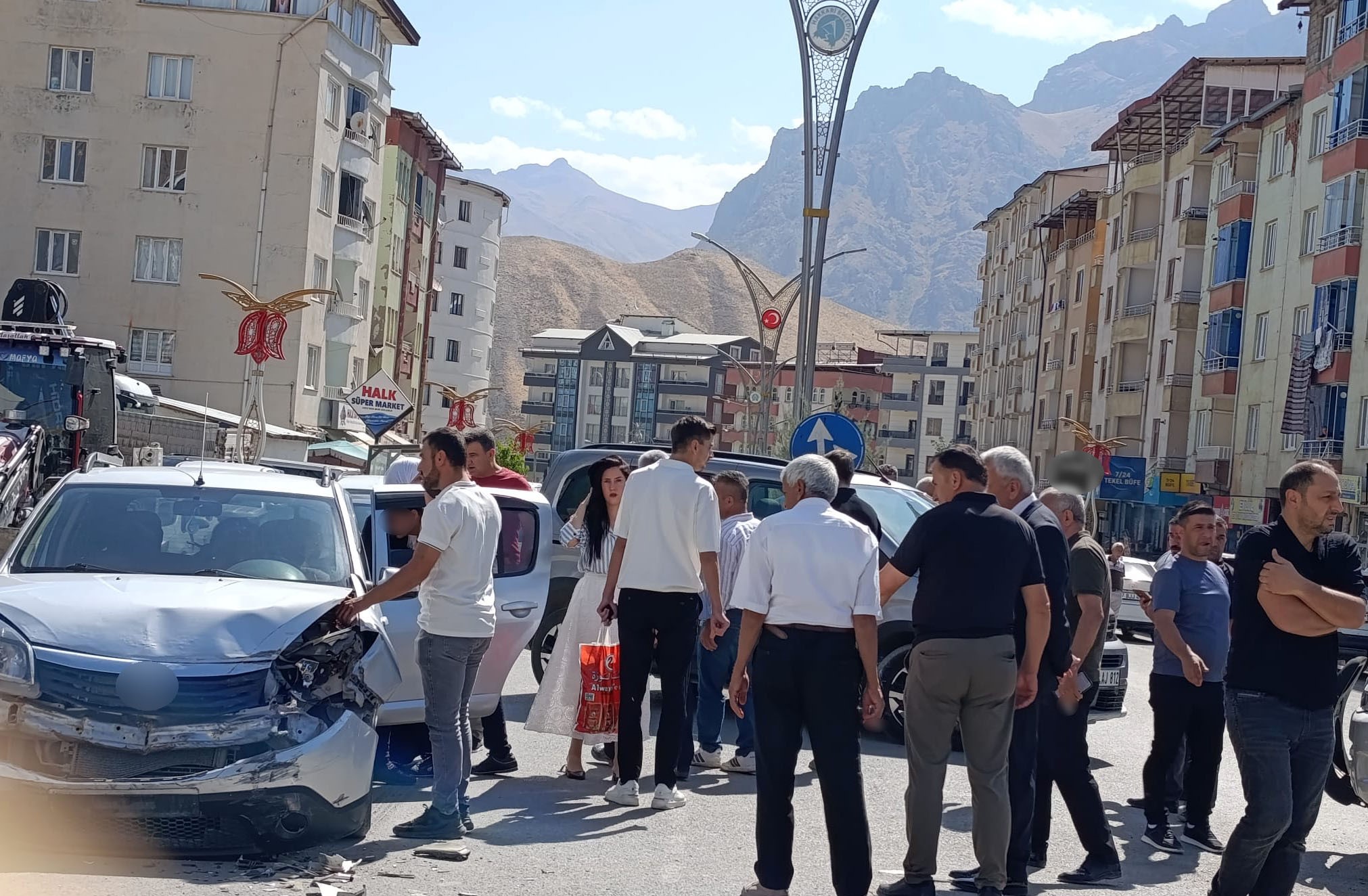 İki araç çarpıştı: 1 yaralı
