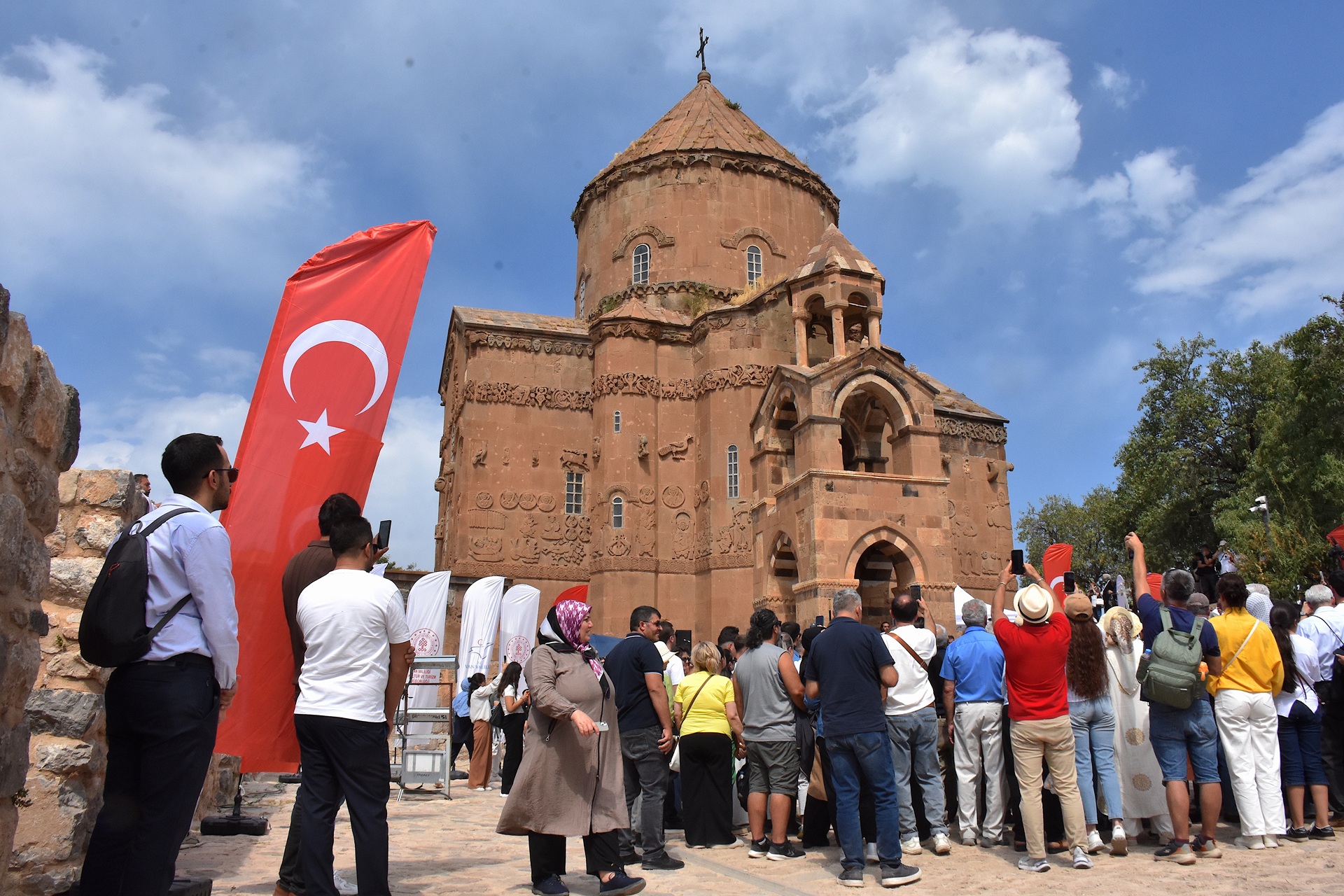 Akdamar Kilisesi'nde 14. ayin sona erdi