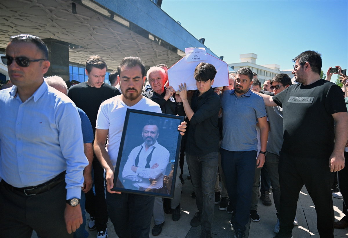 Oyuncu Serhat Kılıç, son yolculuğuna uğurlandı
