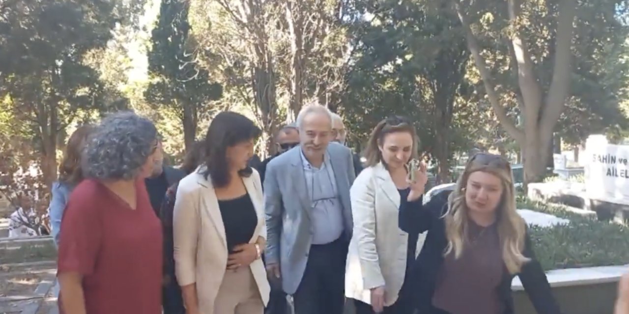 Mızraklı, Sırrı Süreyya Önder'in mezarını ziyaret etti