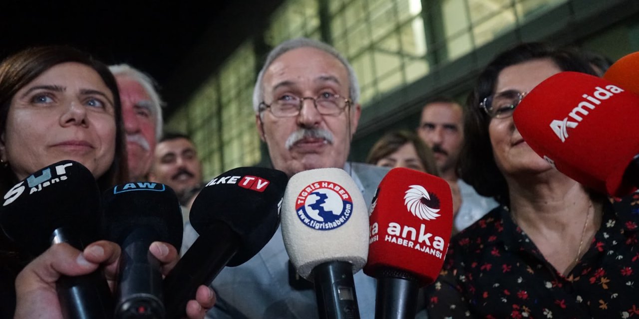 Diyarbakır’da coşkuyla karşılanan Selçuk Mızraklı: Toprağa barışı ekelim