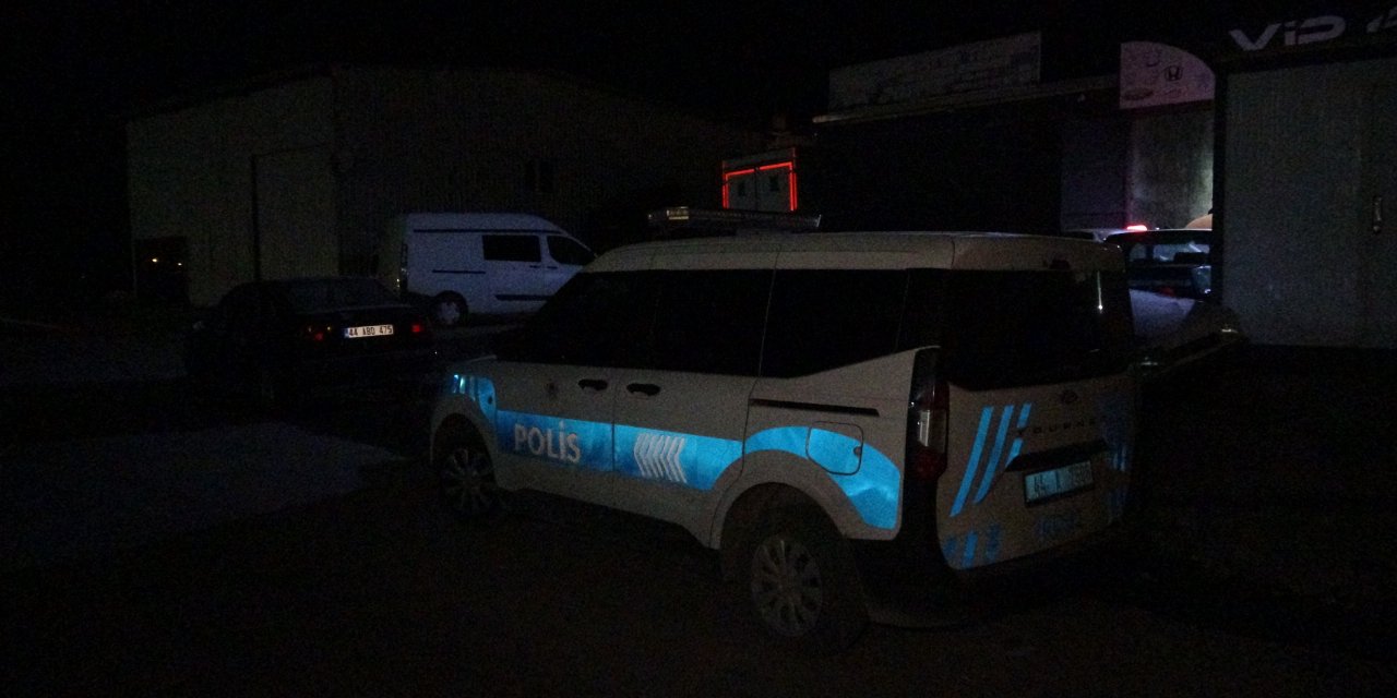 İki arkadaş arasında çıkan tartışma silahlı kavgaya dönüştü