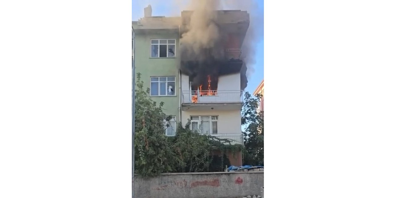 Elazığ’da 4 katlı binada yangın