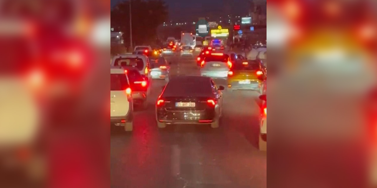 Diyarbakır’da itfaiyeye yol vermeyen sürücü kamerada