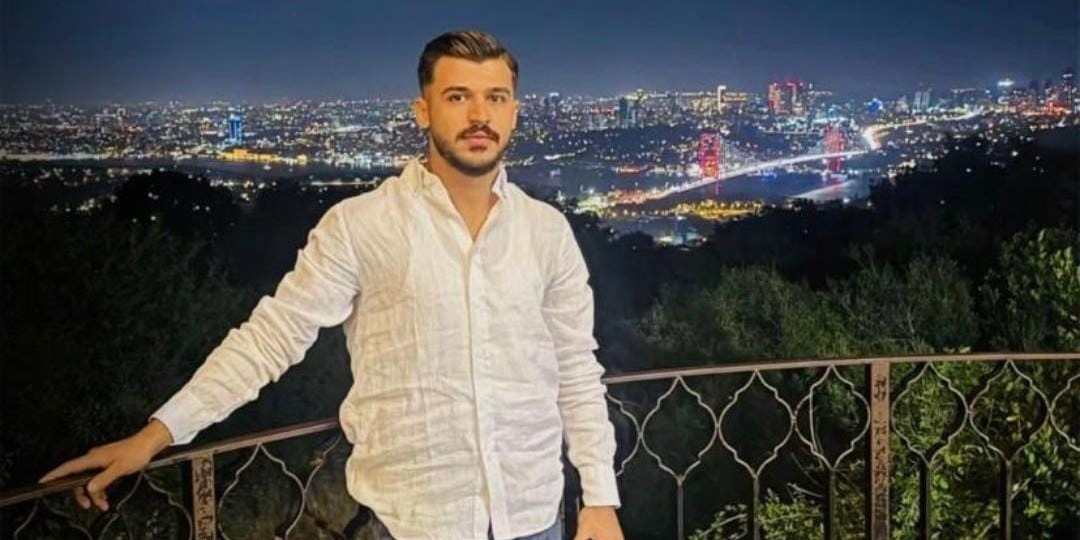 Koyun sürüsüne çarpan otomobilin sürücüsü öldü