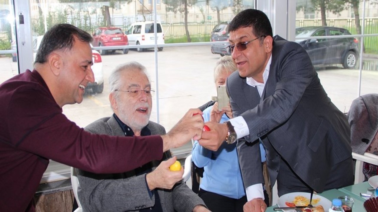 Kilise yasaklı, Ermeniler kafede Paskalya kutladı