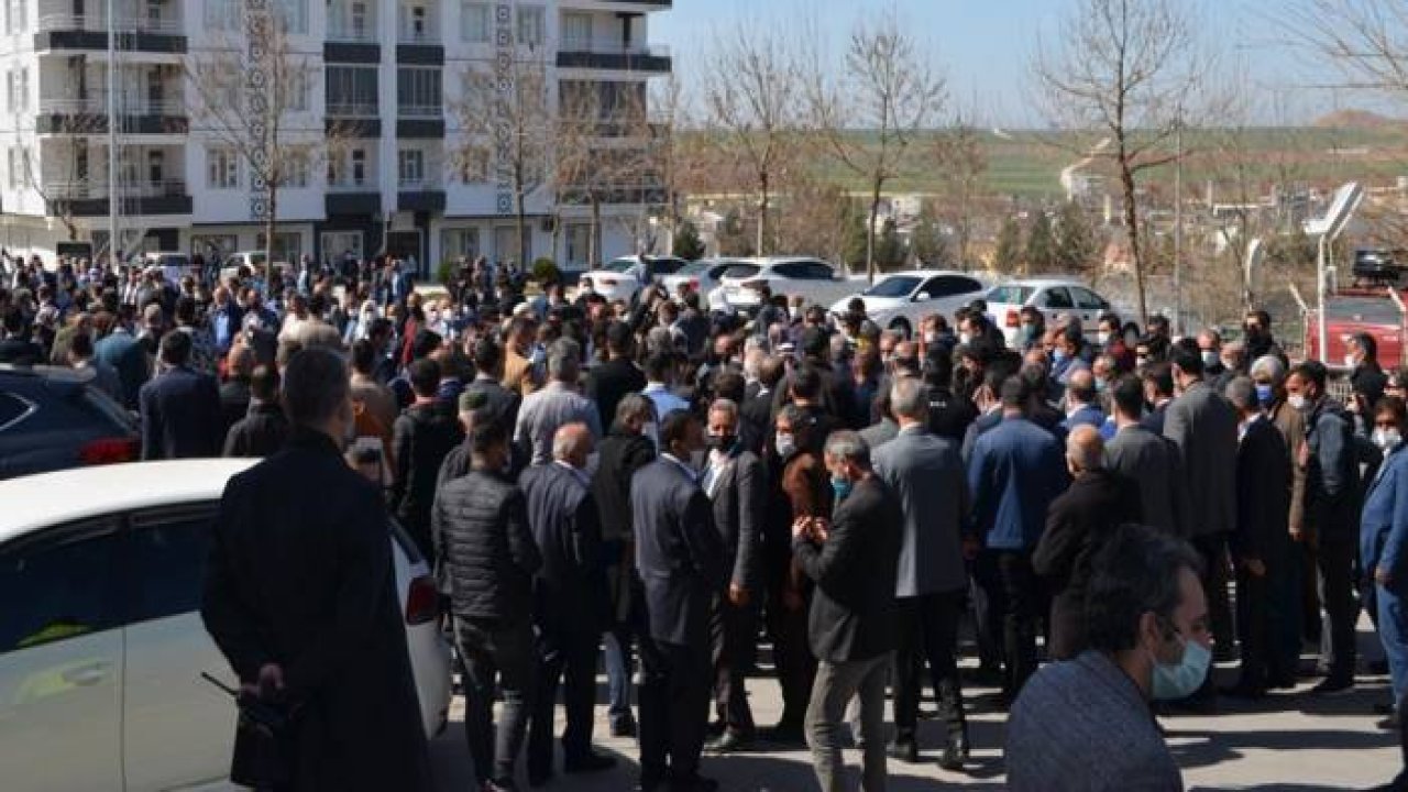 Eski Bakan Eker’den Çınar’a çıkarma