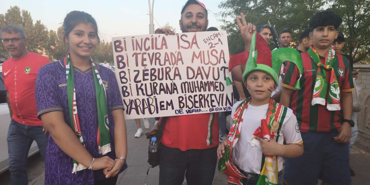 Taraftar sözünü tutuyor akın akın geliyorlar