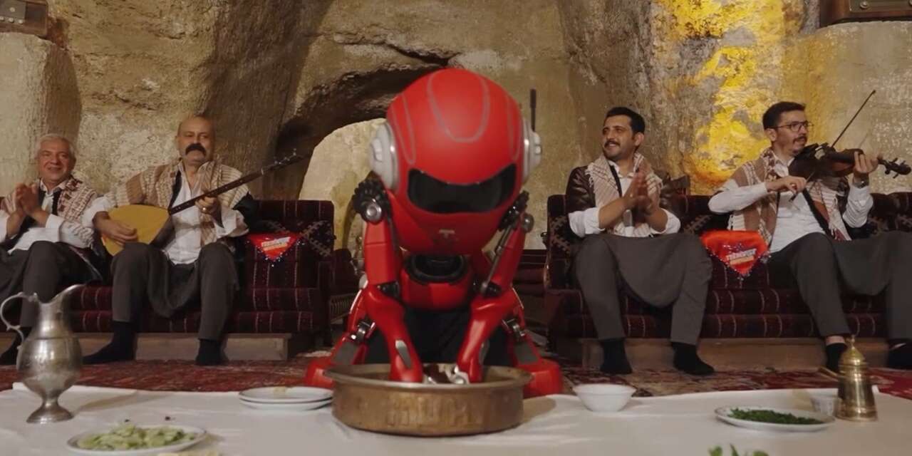 İnsansı robot Şanlıurfa’da çiğ köfte yoğurdu