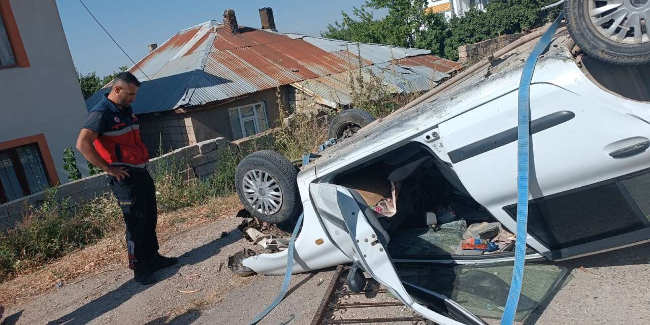 Otomobil istinat duvarından düştü; 1 yaralı