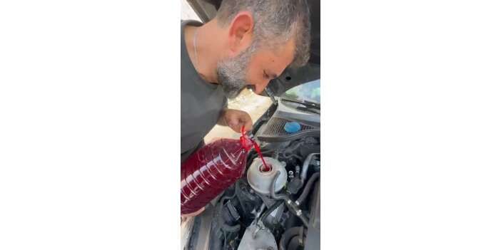 Şalgam suyunu motor suyu olarak kullandı