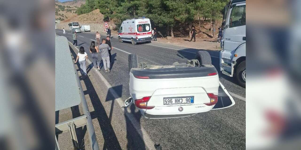 Seyir halindeki otomobil takla attı